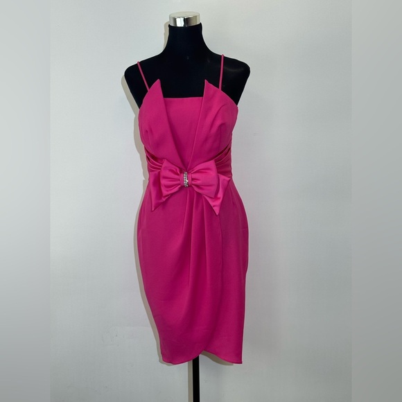 Chic Asymmetrical Pink Dress with Bow - Picture 4 of 4